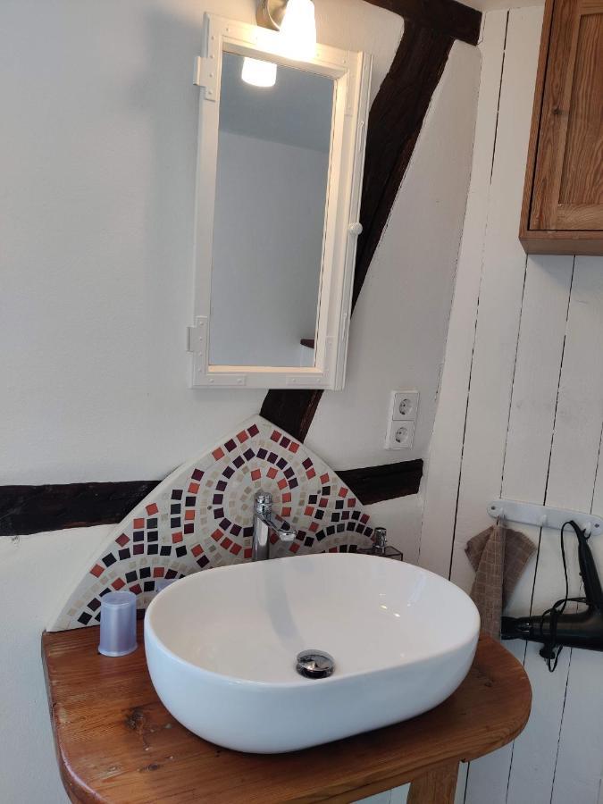 Gemuetliche Gaestezimmer In Einem Neu Sanierten Fachwerkhaus Sachsenheim Dış mekan fotoğraf